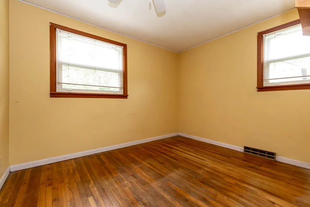 92 Hovey Road Londonderry NH 03053