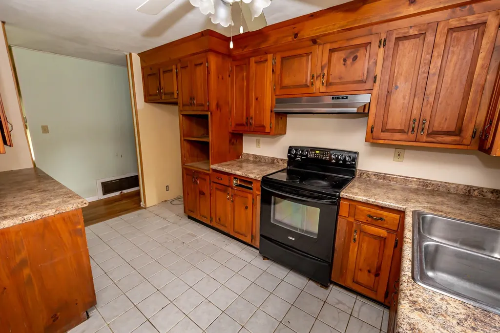 92 Hovey Road Londonderry NH 03053