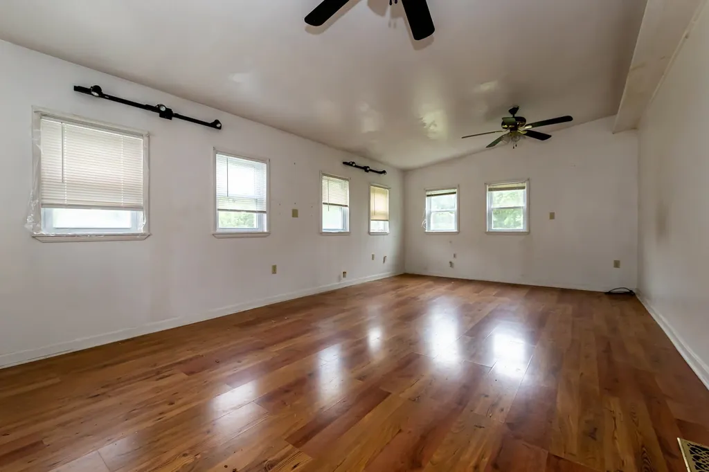 92 Hovey Road Londonderry NH 03053