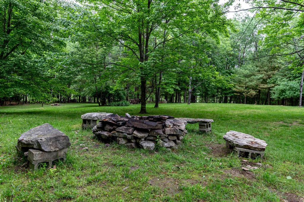 92 Hovey Road Londonderry NH 03053