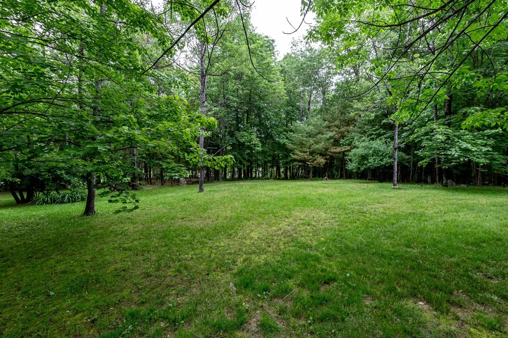 92 Hovey Road Londonderry NH 03053
