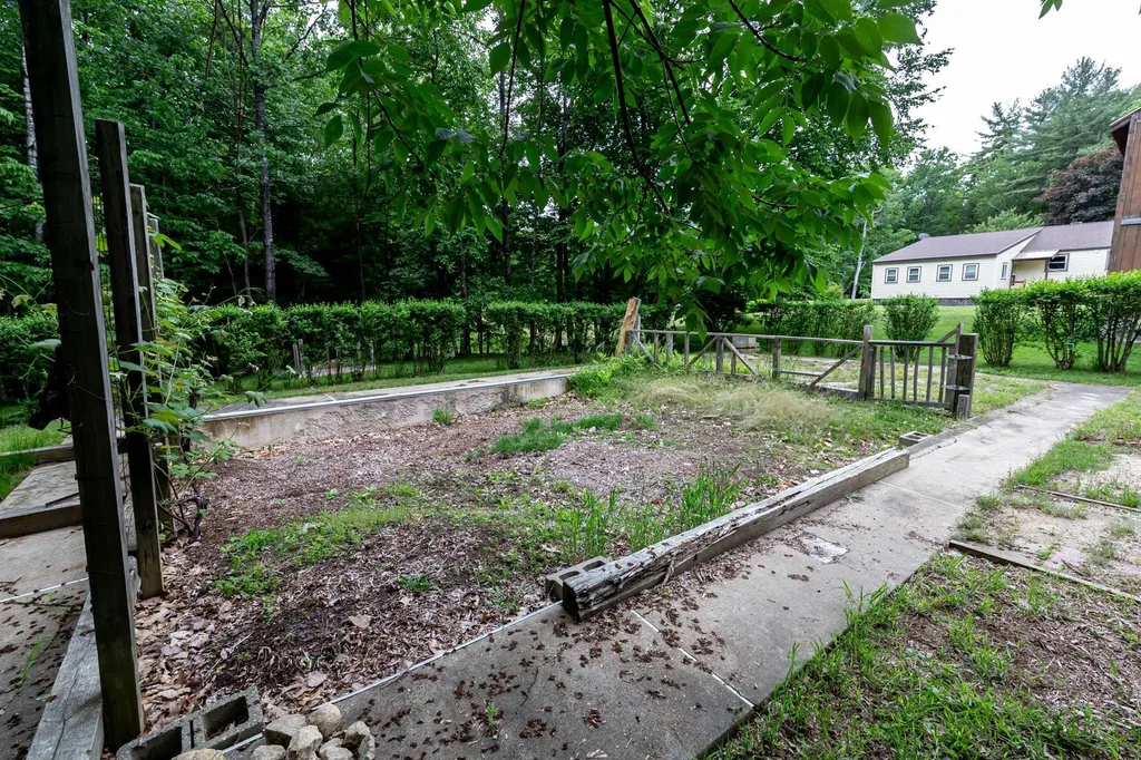 92 Hovey Road Londonderry NH 03053