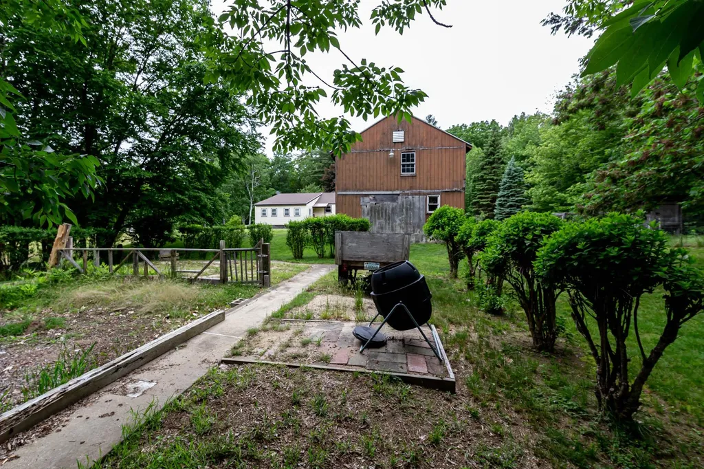 92 Hovey Road Londonderry NH 03053