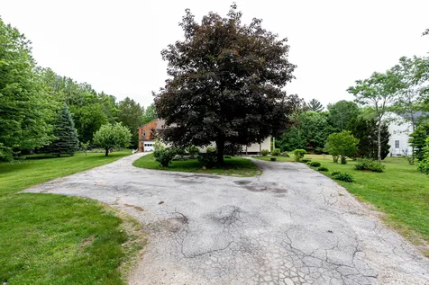 92 Hovey Road Londonderry NH 03053