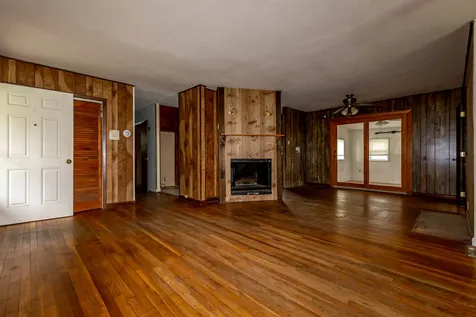 92 Hovey Road Londonderry NH 03053