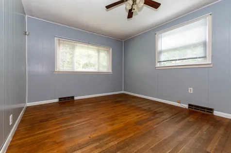 92 Hovey Road Londonderry NH 03053