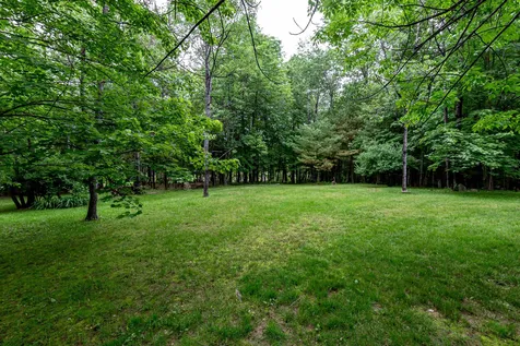 92 Hovey Road Londonderry NH 03053