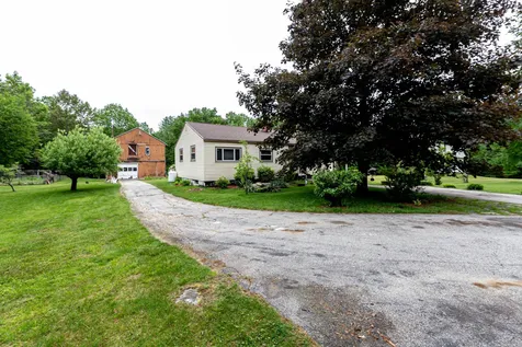 92 Hovey Road Londonderry NH 03053