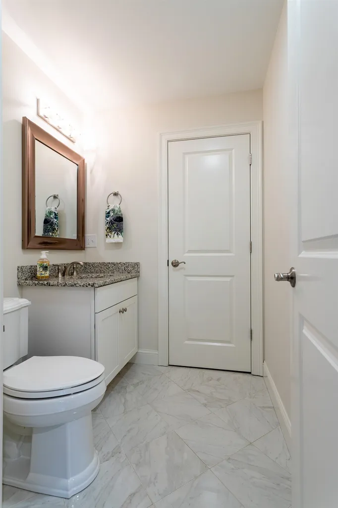 194 Atlantic Avenue North Hampton NH 03862