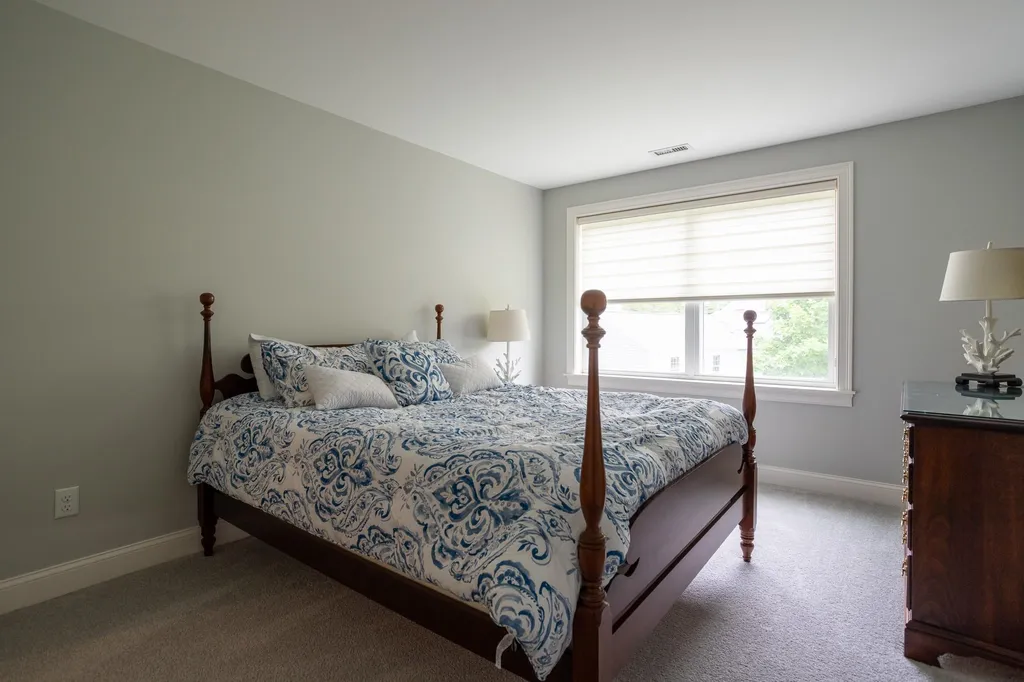 194 Atlantic Avenue North Hampton NH 03862