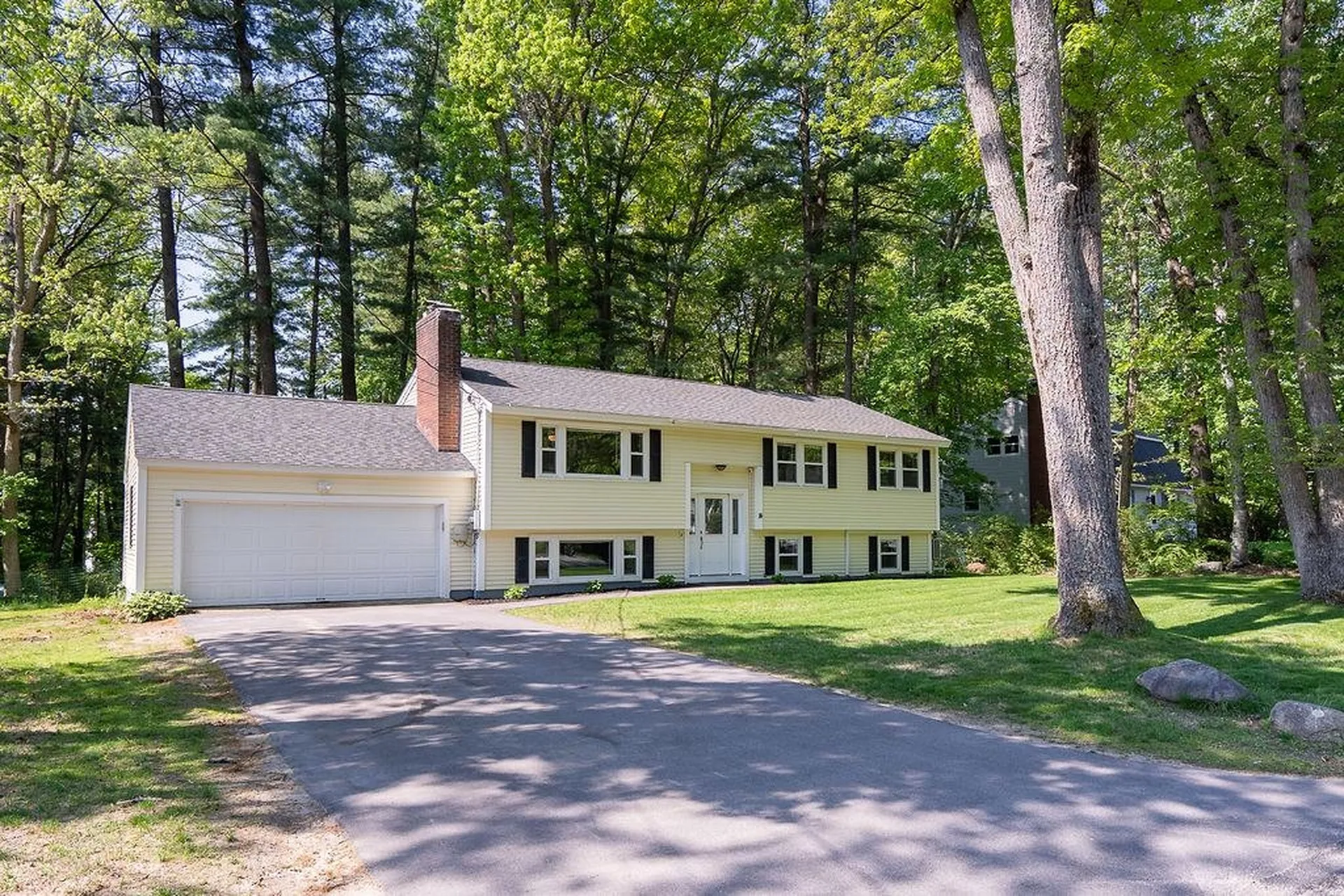 14 Bonnie Lane Hudson NH 03051