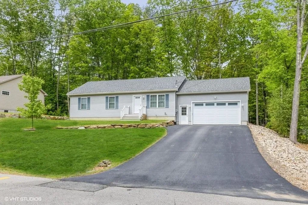 10 Yvonne Street Rochester NH 03867