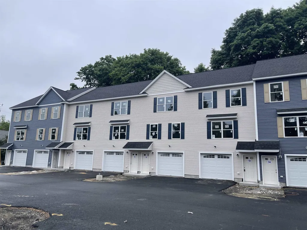8 Sapphire Lane Nashua NH 03064