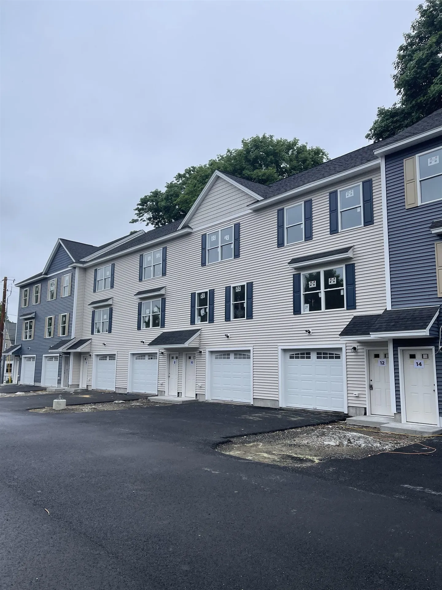 8 Sapphire Lane Nashua NH 03064