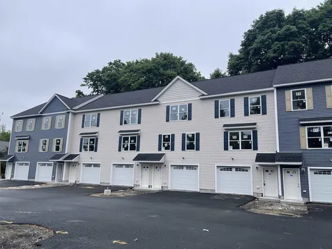 8 Sapphire Lane Nashua NH 03064