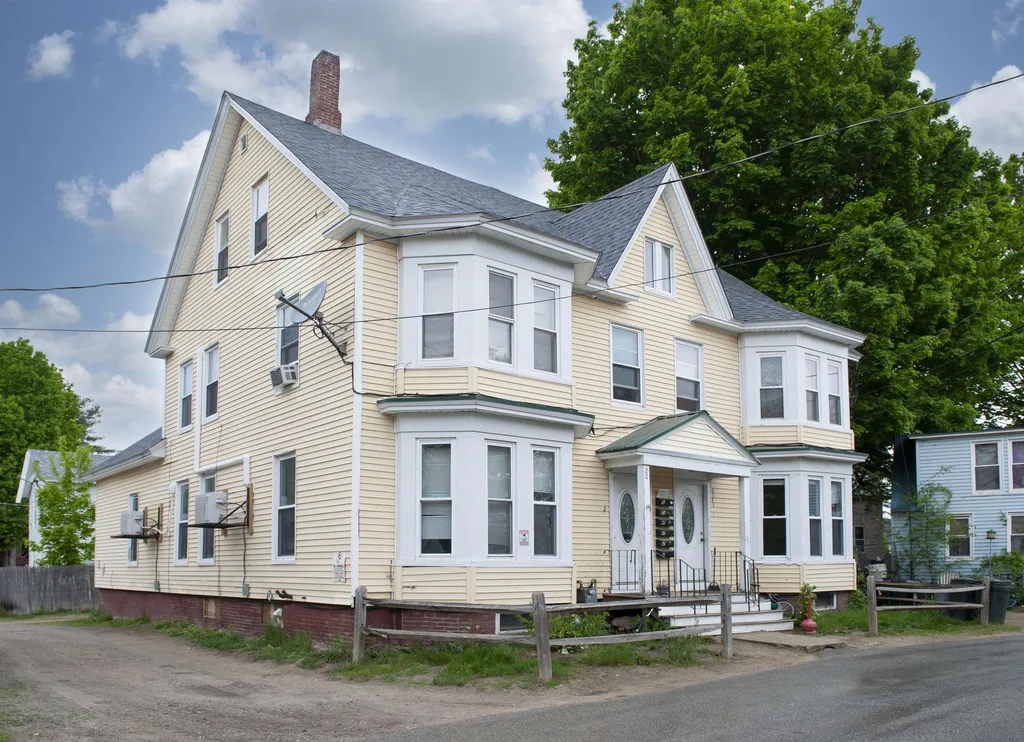 18-20 Cleveland Place Laconia NH 03246