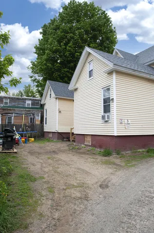18-20 Cleveland Place Laconia NH 03246