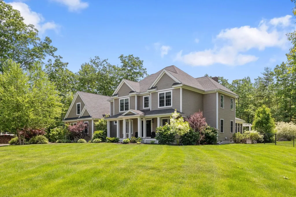 129 Peaslee Road Bow NH 03304