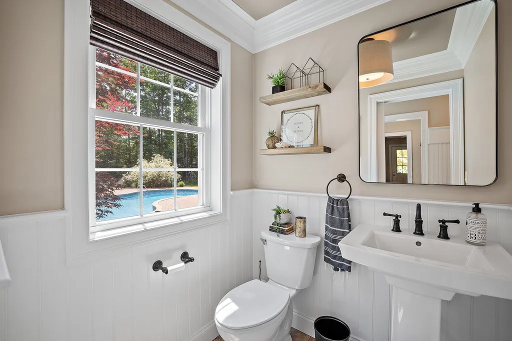 129 Peaslee Road Bow NH 03304