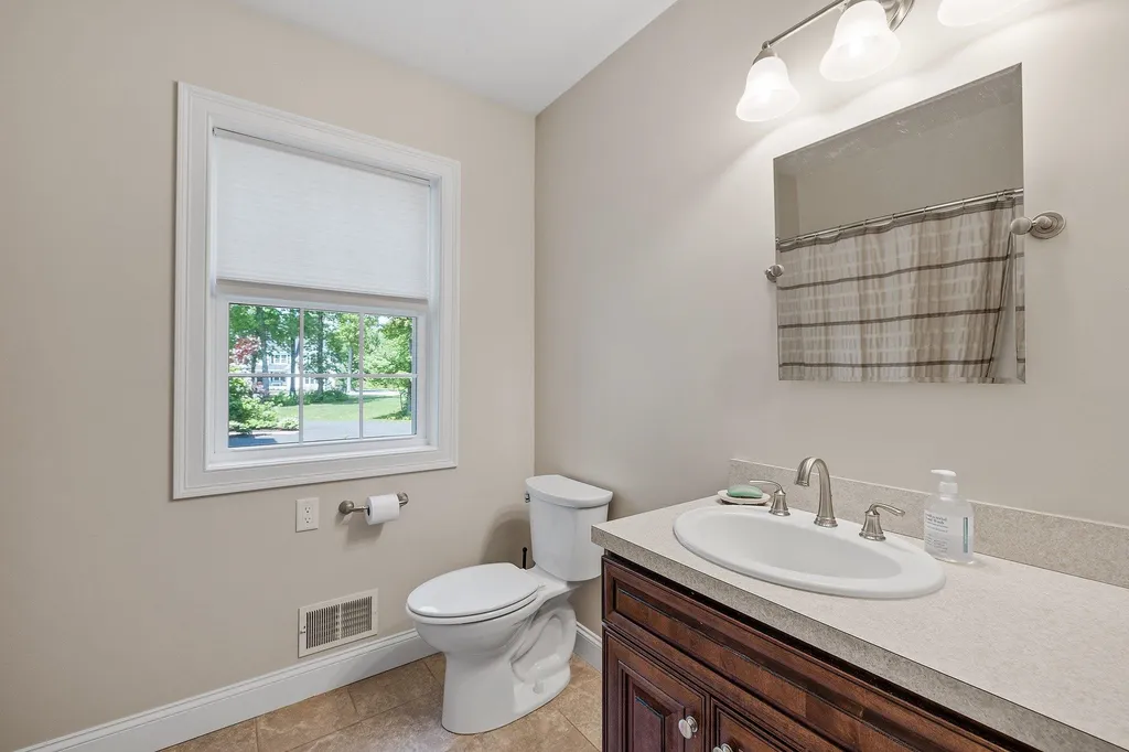 129 Peaslee Road Bow NH 03304