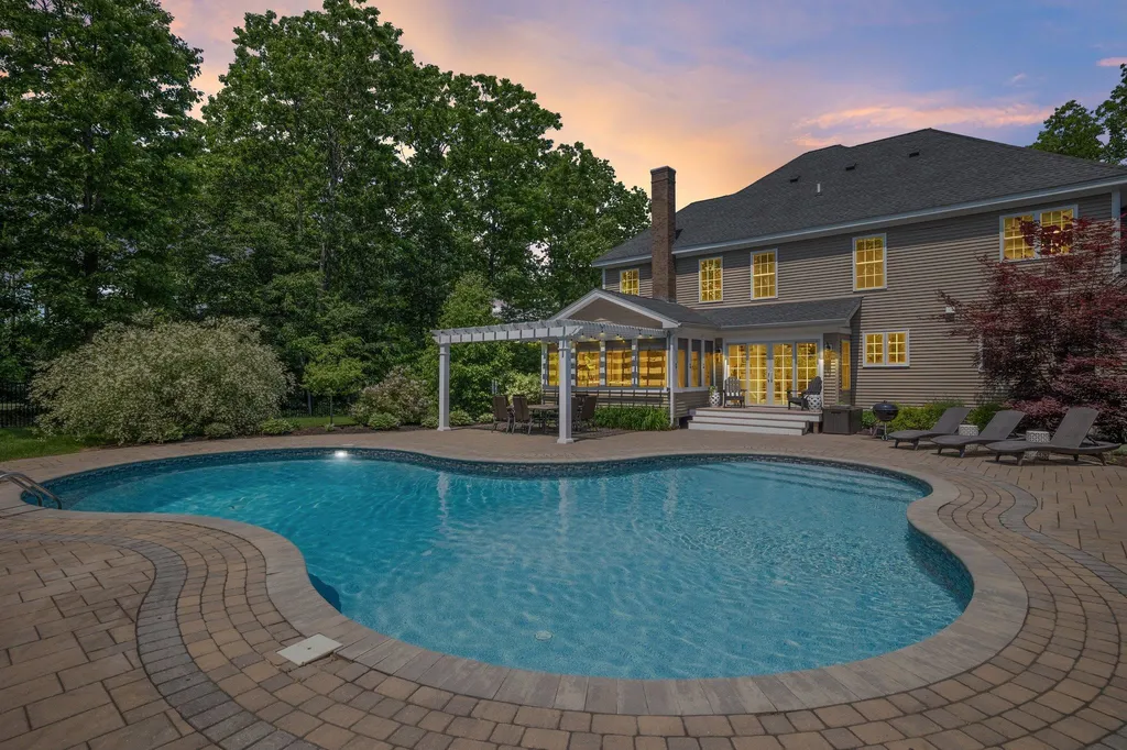 129 Peaslee Road Bow NH 03304