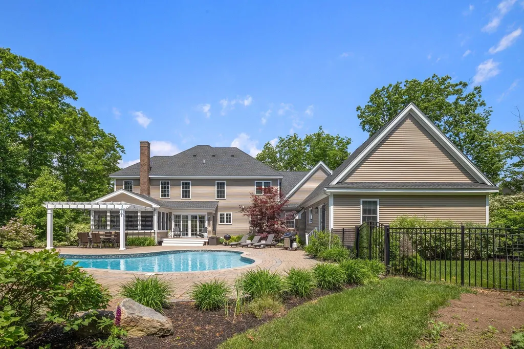 129 Peaslee Road Bow NH 03304
