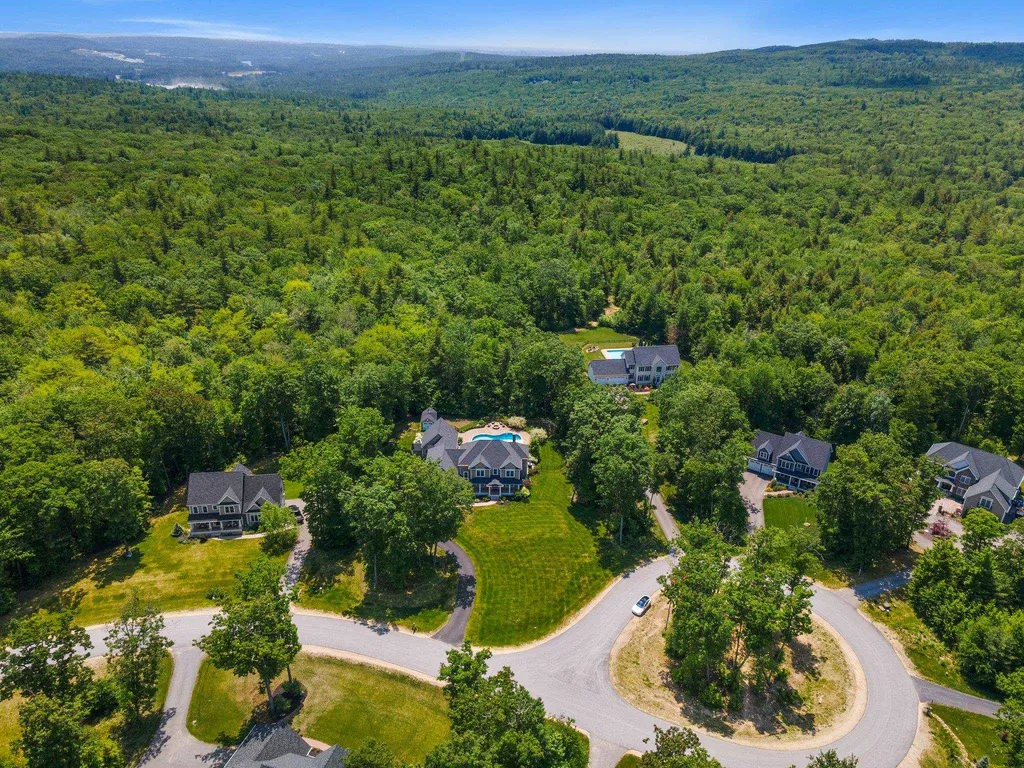 129 Peaslee Road Bow NH 03304