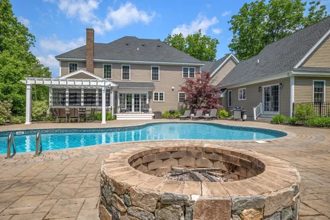 129 Peaslee Road Bow NH 03304