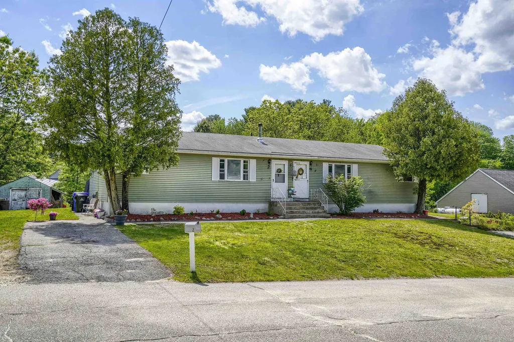 2 Monroe Street Hudson NH 03051
