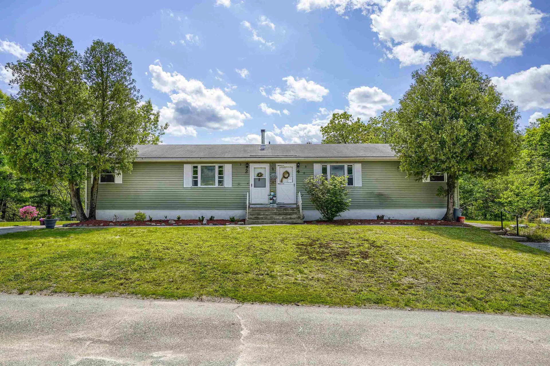 2 Monroe Street Hudson NH 03051