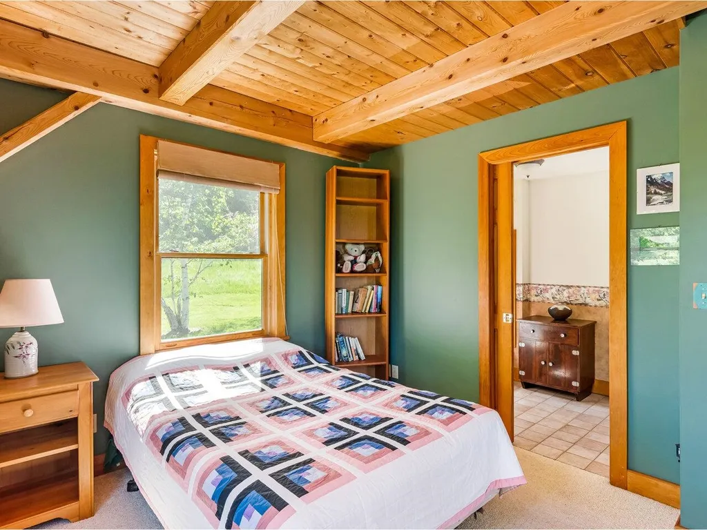 99 Mud Creek Lane Ferrisburgh VT 05456
