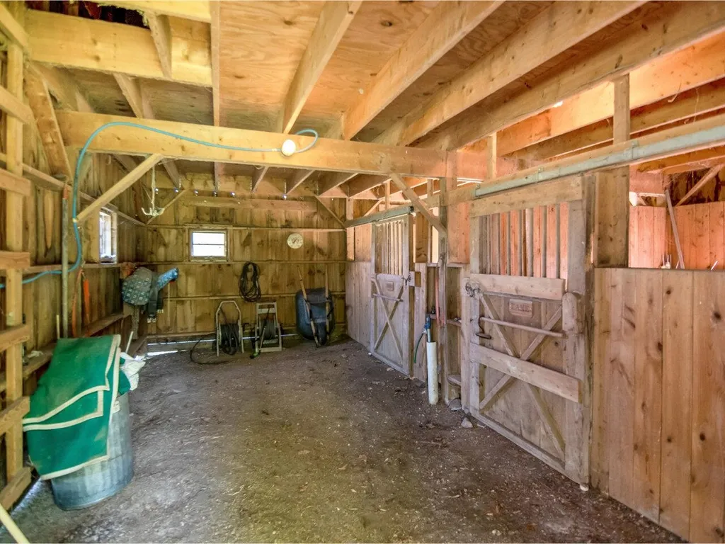 99 Mud Creek Lane Ferrisburgh VT 05456