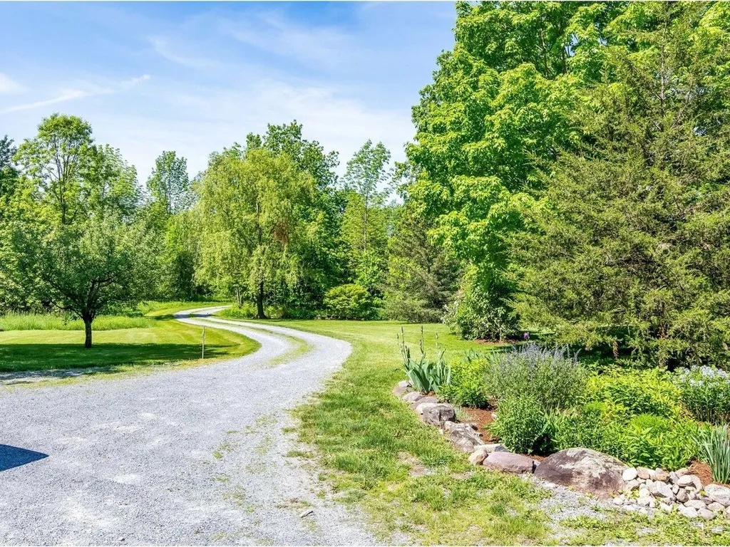 99 Mud Creek Lane Ferrisburgh VT 05456