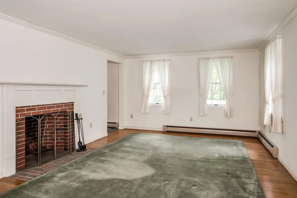8 James Farm Road Lee NH 03861