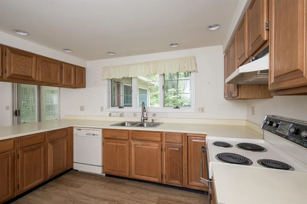 8 James Farm Road Lee NH 03861