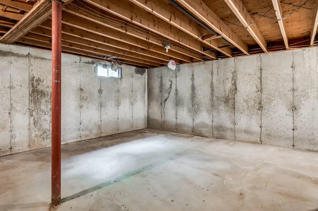 8 James Farm Road Lee NH 03861