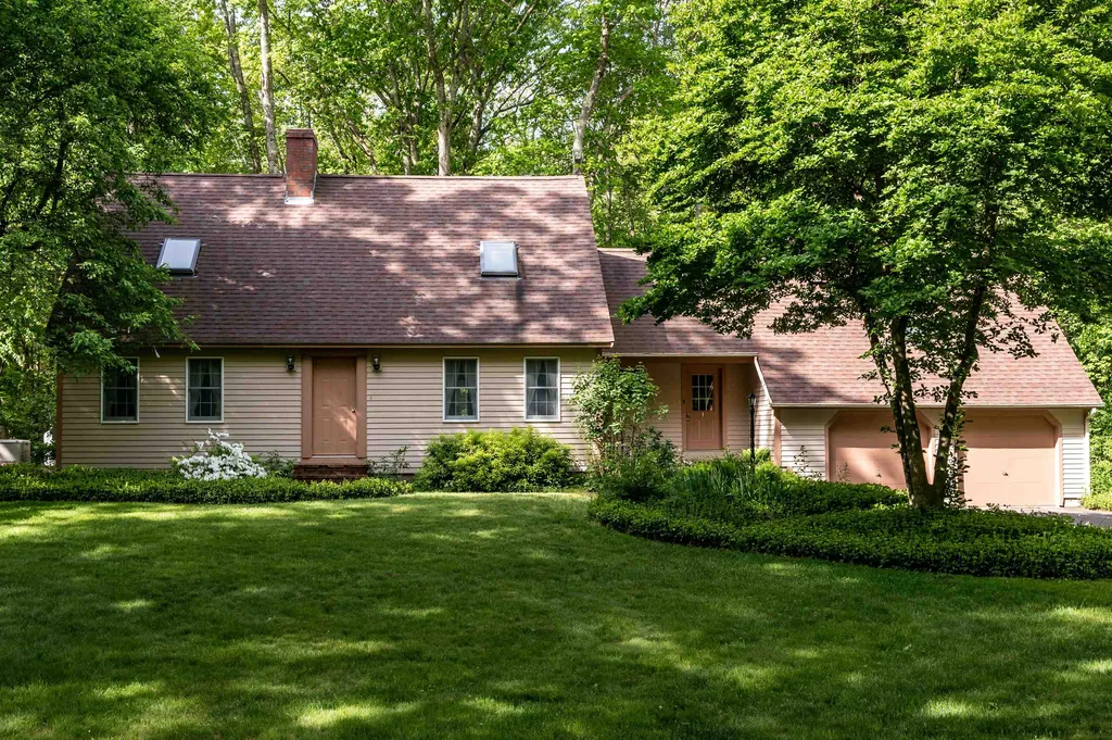 8 James Farm Road Lee NH 03861