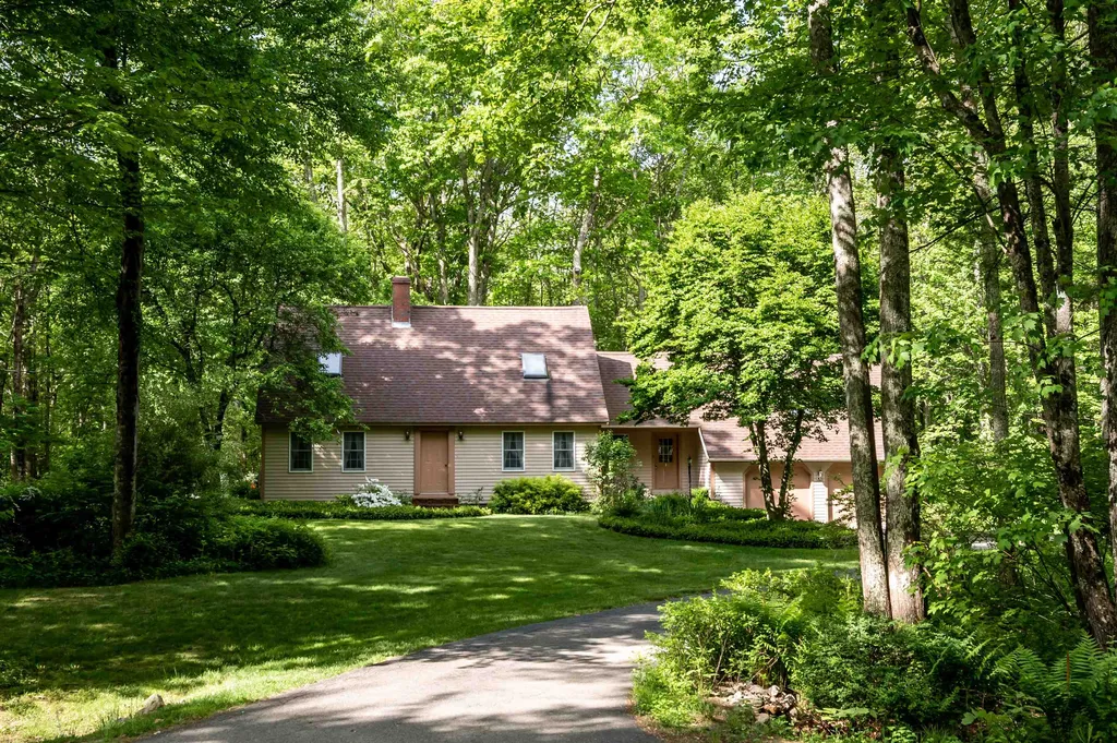 8 James Farm Road Lee NH 03861