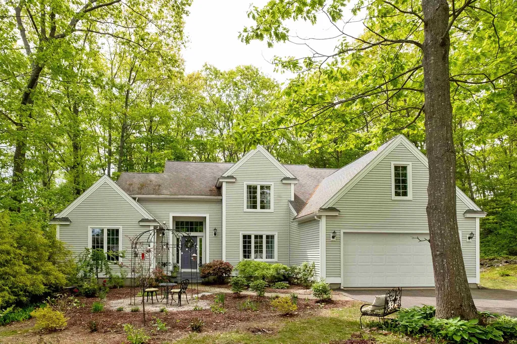 27 Debra Lane Kittery ME 03904