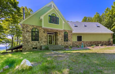 67 Old Post Road Newbury NH 03255