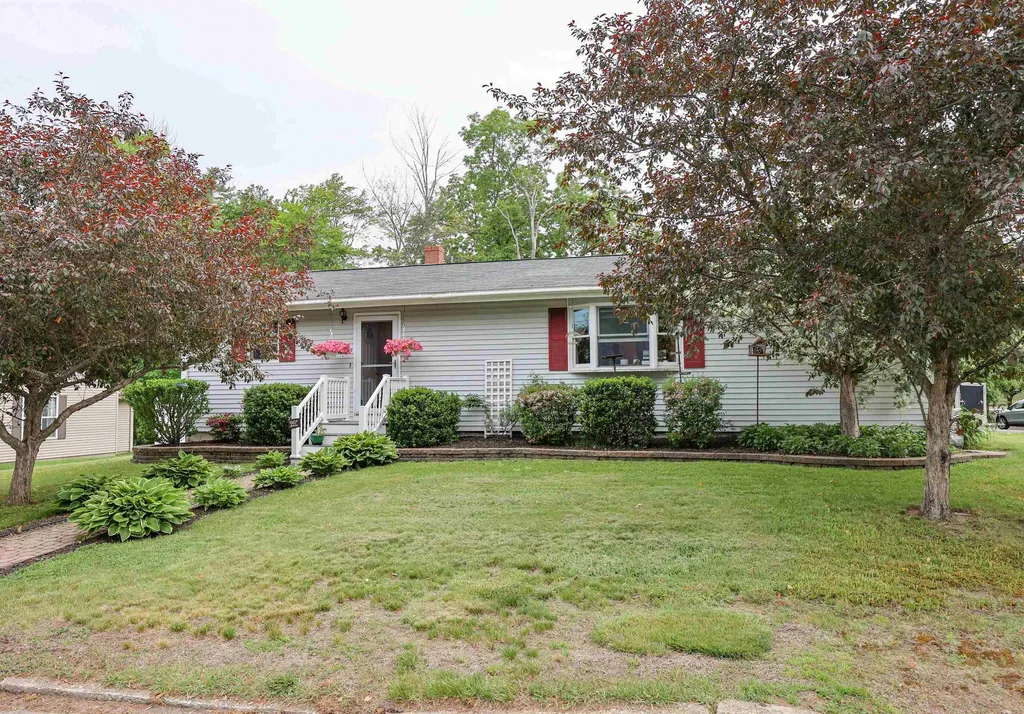30 Bert Street Hooksett NH 03106