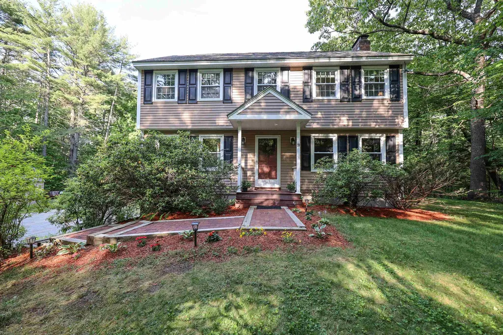 10 Wentworth Drive Bedford NH 03110