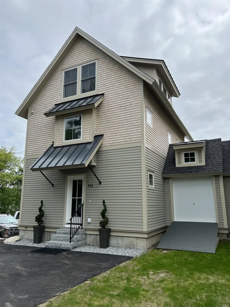 14 Lake Shore Drive Moultonborough NH 03254