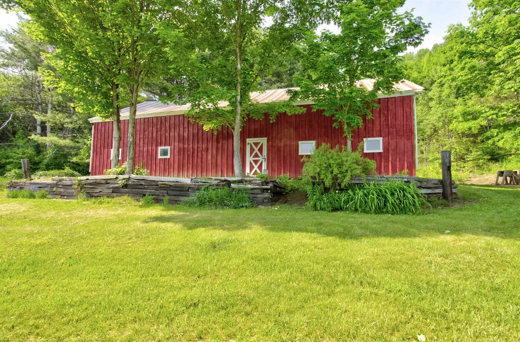 84 Spring Road Tunbridge VT 05077