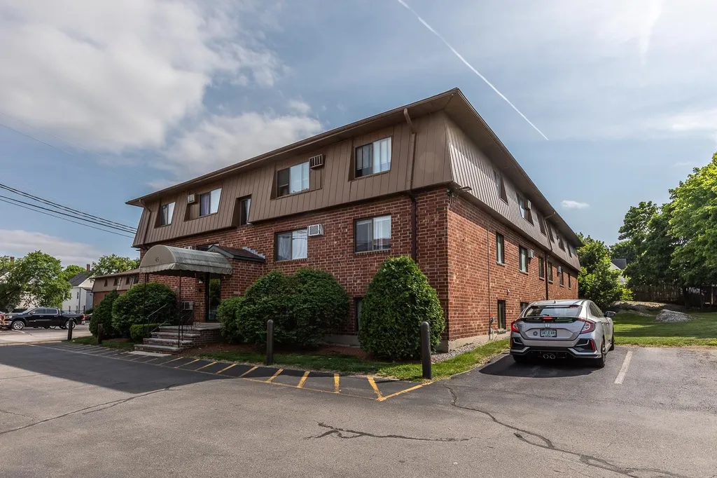 45 Log Street Manchester NH 03102-0000