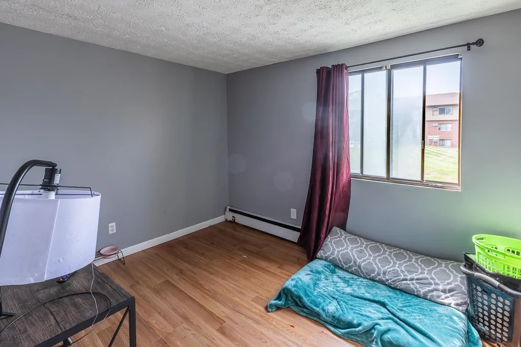 45 Log Street Manchester NH 03102-0000