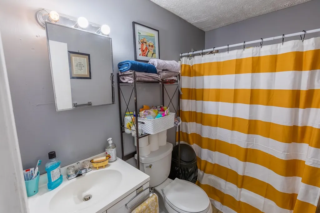 45 Log Street Manchester NH 03102-0000