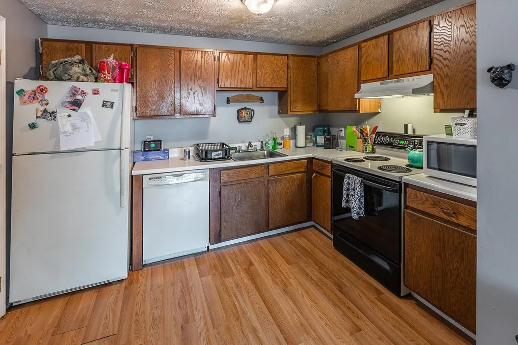 45 Log Street Manchester NH 03102-0000