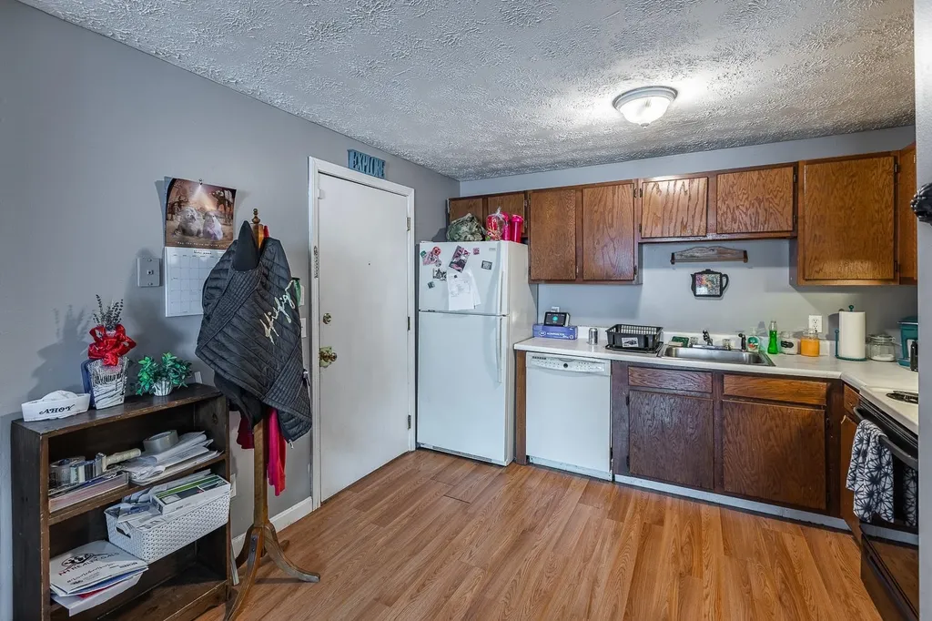 45 Log Street Manchester NH 03102-0000