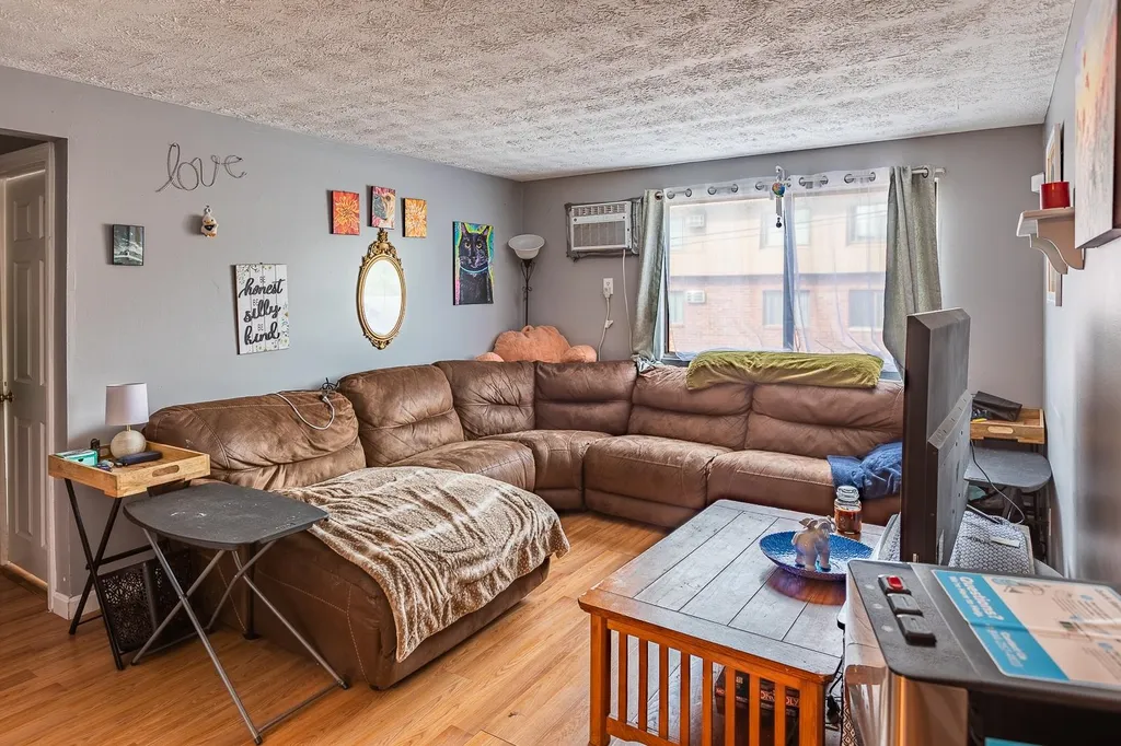 45 Log Street Manchester NH 03102-0000